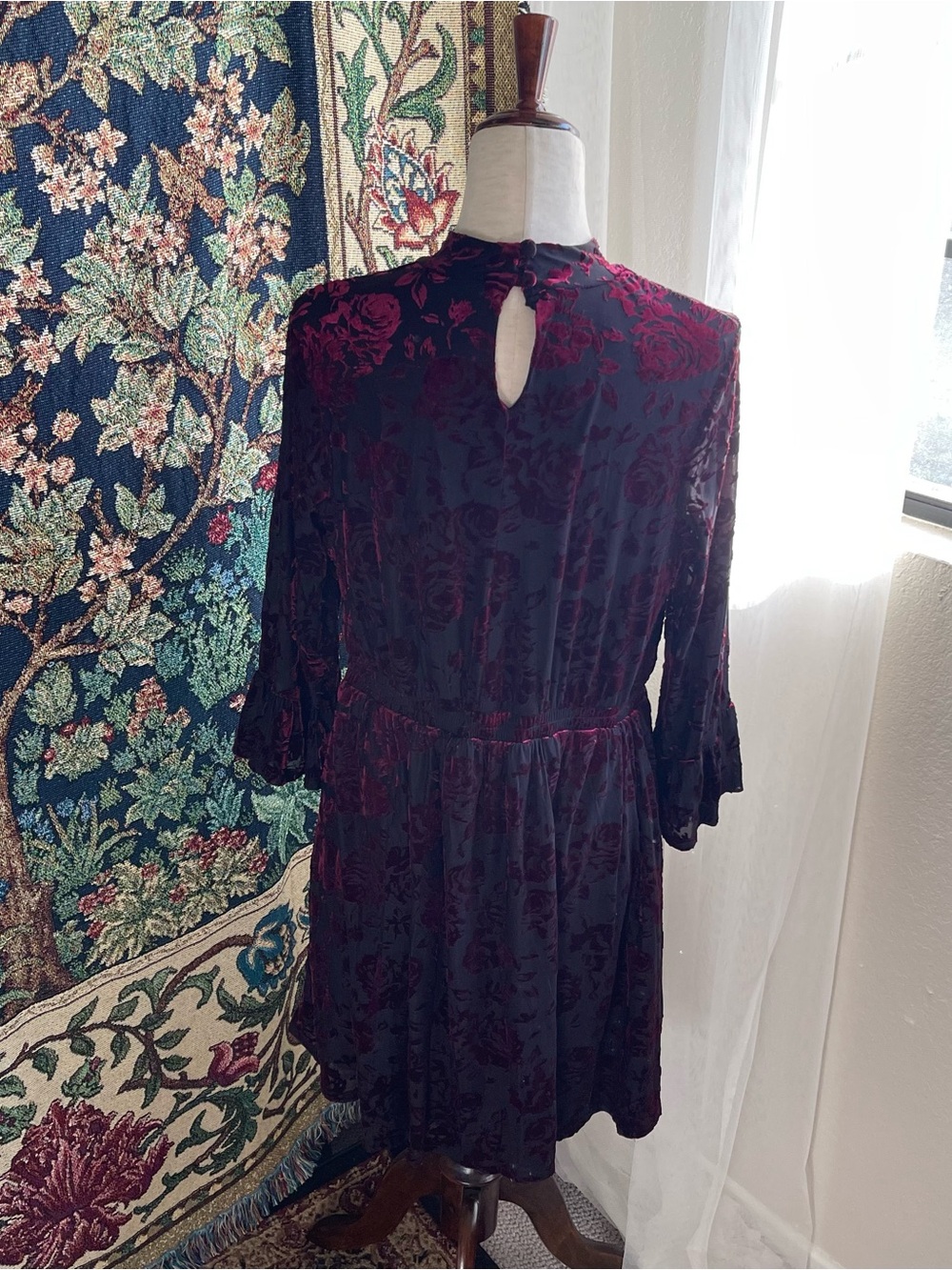 Modcloth Black & Red Velvet Burnout Vintage Style Keyhole mini Dress bell sleeve - Picture 3 of 4
